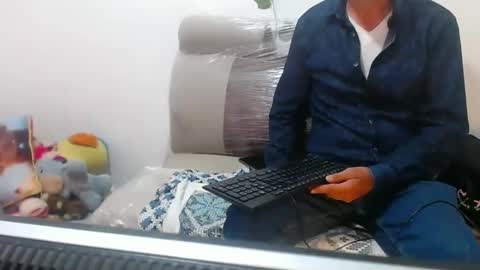 Snapshot of jeans_and_emma chatting on February 16, 8:55 pm jeans_and_emma online show from February 16, 8:55 pm