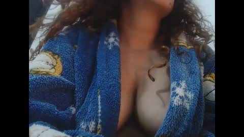 Snapshot of jeans_and_emma chatting on September 19, 1:01 pm jeans_and_emma online show from September 19, 1:01 pm