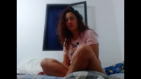 Snapshot of jeans_and_emma chatting on September 22, 1:40 am jeans_and_emma online show from September 22, 1:40 am