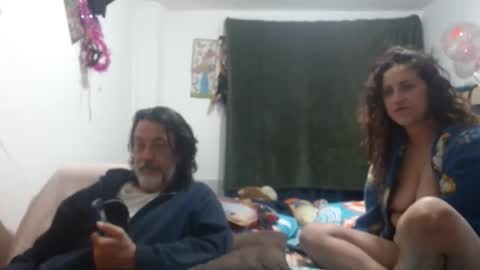 Snapshot of jeans_and_emma chatting on December 21, 5:25 am jeans_and_emma online show from December 21, 5:25 am