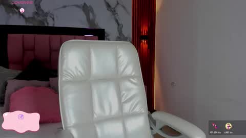 Jeen Taylor online show from October 28, 8:33 pm