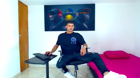 Snapshot of jeffer21_hot chatting on January 14, 7:06 am jeffer21_hot online show from January 14, 7:06 am