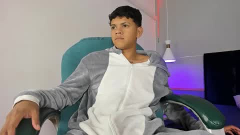 Snapshot of jeffry_wolvess chatting on February 25, 12:42 am Jeffry online show from February 25, 12:42 am