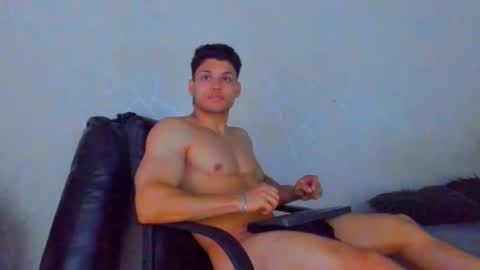 Snapshot of jeicob_gagnon chatting on December 15, 11:31 pm jeicob gagnon online show from December 15, 11:31 pm