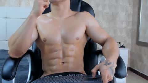 Snapshot of jeicob_gagnon chatting on February 12, 12:55 pm jeicob gagnon online show from February 12, 12:55 pm