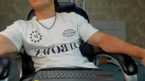 Snapshot of jeicob_gagnon chatting on September 14, 12:32 am jeicob gagnon online show from September 14, 12:32 am