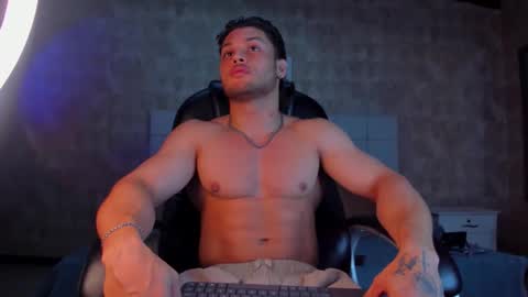 Snapshot of jeicob_gagnon chatting on September 23, 2:36 am jeicob gagnon online show from September 23, 2:36 am