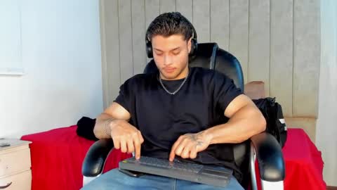 Snapshot of jeicob_gagnon chatting on October 3, 6:54 am jeicob gagnon online show from October 3, 6:54 am
