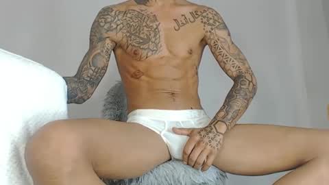 Snapshot of jeilertthh chatting on February 15, 11:39 am jeilertthh online show from February 15, 11:39 am