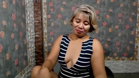 Snapshot of jemm36 chatting on December 10, 7:43 pm Jem online show from December 10, 7:43 pm