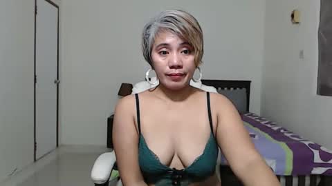 Snapshot of jemm36 chatting on February 23, 8:17 am Jem online show from February 23, 8:17 am