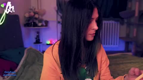 Snapshot of jeniferlovex chatting on February 9, 8:13 pm jeniferlovex online show from February 9, 8:13 pm