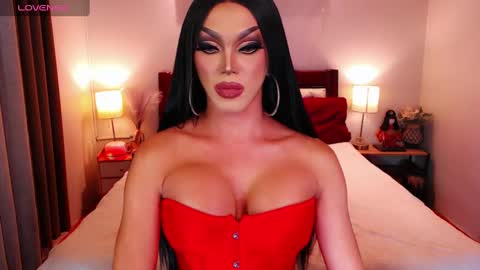 Snapshot of jenifers_body chatting on December 7, 4:58 pm Queen Jenifer online show from December 7, 4:58 pm