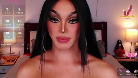 Snapshot of jenifers_body chatting on September 23, 4:48 am Queen Jenifer online show from September 23, 4:48 am