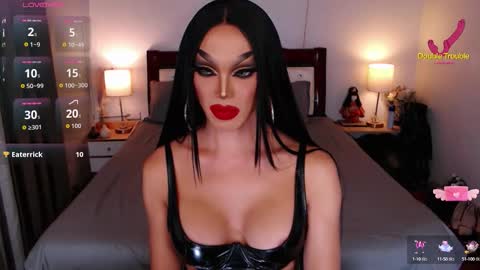 Snapshot of jenifers_body chatting on September 24, 5:11 am Queen Jenifer online show from September 24, 5:11 am
