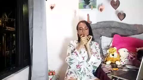 Snapshot of jenna_grey24 chatting on November 3, 5:09 am Isabella online show from November 3, 5:09 am