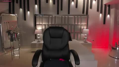 Jenna Olson  online show from January 10, 7:15 pm