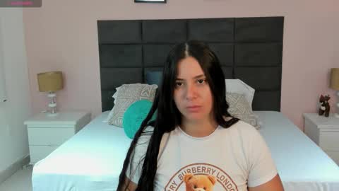 Snapshot of jenner_madison chatting on November 19, 11:32 am jenner_madison online show from November 19, 11:32 am