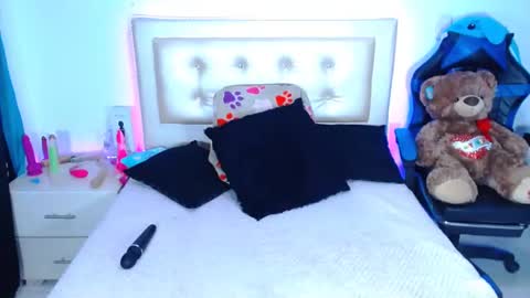 jenn online show from December 22, 11:31 pm