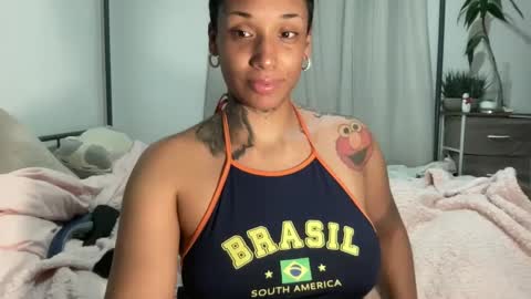 Snapshot of jenni_cash chatting on December 7, 6:43 am Mistress Jenni online show from December 7, 6:43 am