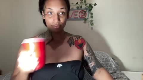 Snapshot of jenni_cash chatting on September 28, 12:27 am Mistress Jenni online show from September 28, 12:27 am