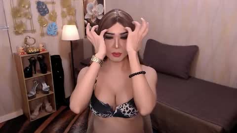 Snapshot of jenniegarcia chatting on November 17, 2:23 pm jenniegarcia online show from November 17, 2:23 pm