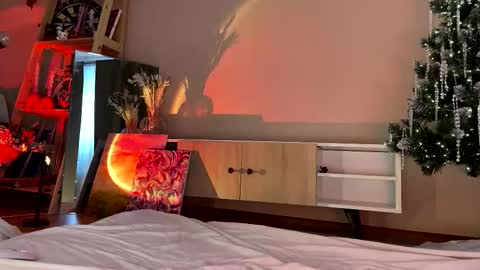 Snapshot of jennies_body chatting on January 9, 9:56 am jennies_body online show from January 9, 9:56 am