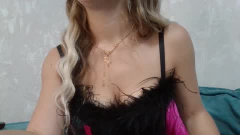 Snapshot of jennifer838 chatting on December 14, 12:44 pm Jennifer online show from December 14, 12:44 pm