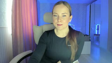 Jennifer online show from February 10, 1:04 pm