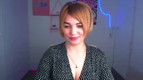 Jennifer online show from April 15, 6:53 am