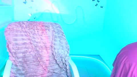 Jennifer online show from April 20, 12:08 pm