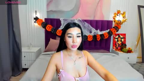 Snapshot of jennifer_munoz chatting on November 1, 7:10 am Jennifer online show from November 1, 7:10 am