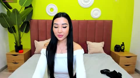 Snapshot of jennifer_munoz chatting on November 7, 8:03 am Jennifer online show from November 7, 8:03 am