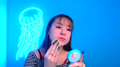 Jennifer online show from December 22, 6:28 am