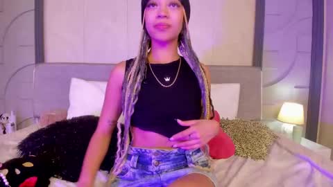 Snapshot of jenniferhillss chatting on November 21, 1:04 am U can call me Angel online show from November 21, 1:04 am