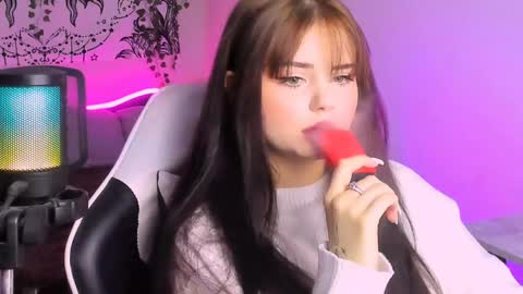 Snapshot of jenniferwandis77 chatting on December 2, 9:02 am Jenni online show from December 2, 9:02 am