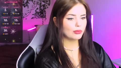 Snapshot of jenniferwandis77 chatting on December 5, 12:00 pm Jenni online show from December 5, 12:00 pm