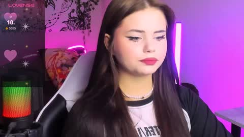 Snapshot of jenniferwandis77 chatting on December 6, 10:08 pm Jenni online show from December 6, 10:08 pm