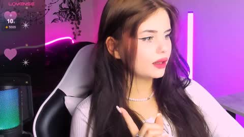 Snapshot of jenniferwandis77 chatting on December 8, 9:52 pm Jenni online show from December 8, 9:52 pm