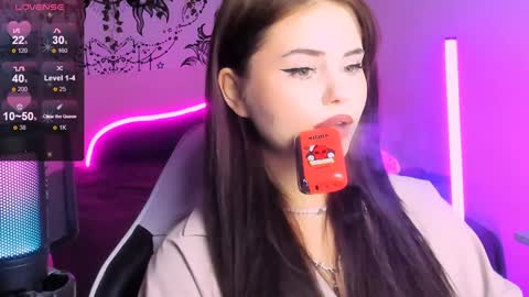 Snapshot of jenniferwandis77 chatting on December 21, 6:34 pm Jenni online show from December 21, 6:34 pm