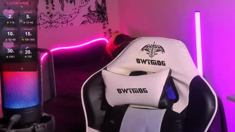 Snapshot of jenniferwandis77 chatting on December 22, 1:34 am Jenni online show from December 22, 1:34 am