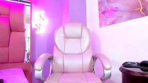 Snapshot of jenniifer_t chatting on November 26, 9:05 pm jenniifer_t online show from November 26, 9:05 pm