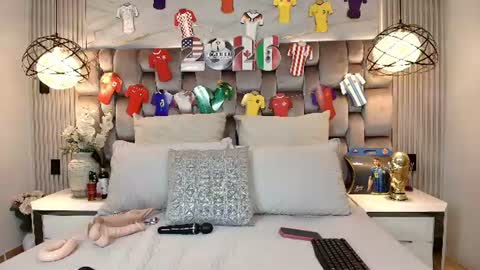 Snapshot of jennsexy_ chatting on July 18, 7:17 pm Jennsexy online show from July 18, 7:17 pm
