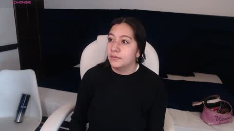 Snapshot of jenny_golden1 chatting on November 18, 12:31 pm Jenny online show from November 18, 12:31 pm