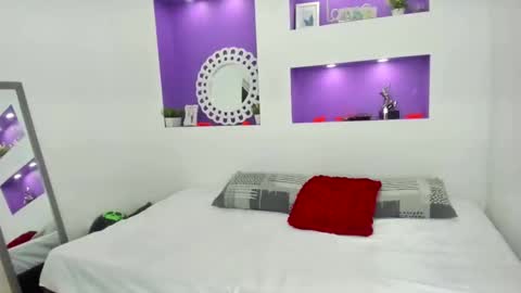 Snapshot of jenny_towers chatting on November 9, 7:01 pm jenny_towers online show from November 9, 7:01 pm