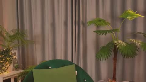 jennyfer_me online show from February 10, 12:31 pm