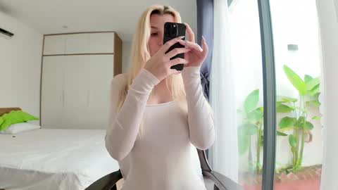 Jen  online show from February 28, 6:32 am