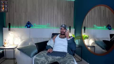 Snapshot of jeremy_harden chatting on October 1, 11:22 pm Jeremy online show from October 1, 11:22 pm