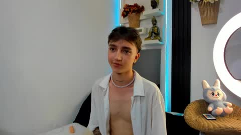 Snapshot of jeremy_salvatore_ chatting on November 18, 1:59 pm jero independent model online show from November 18, 1:59 pm