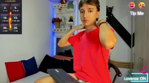 Snapshot of jeremy_salvatore_ chatting on December 3, 8:51 pm jero independent model online show from December 3, 8:51 pm